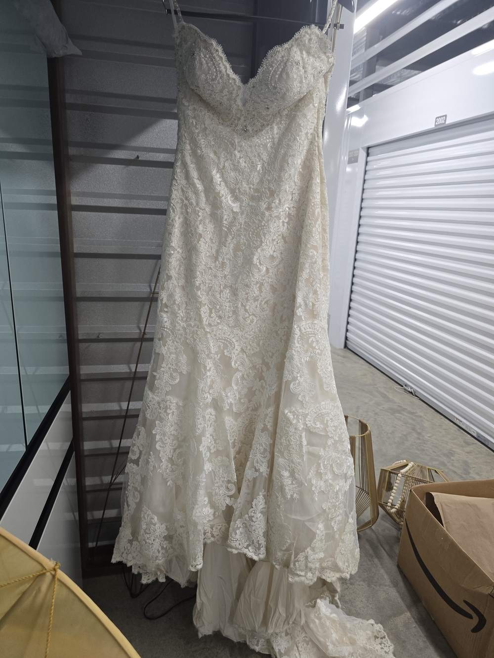 Elegant Lace Strapless White/Cream Wedding Dress